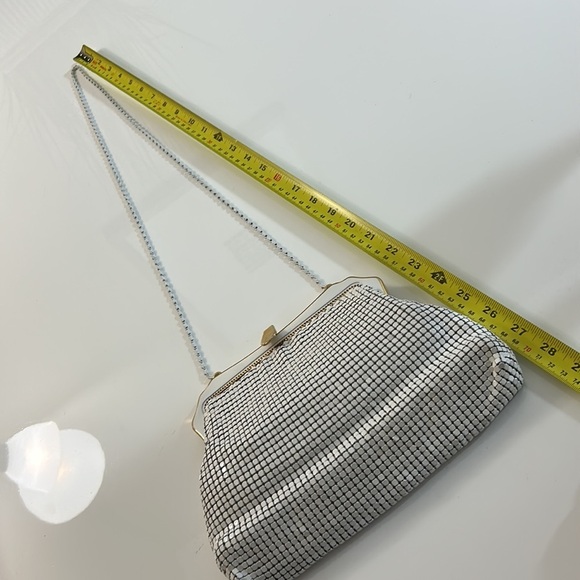 Beautiful white purse in lightweight white dust bag - Picture 8 of 13